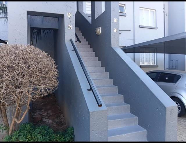 2 BEDROOM TOWNHOUSE FOR SALE IN LINMEYER